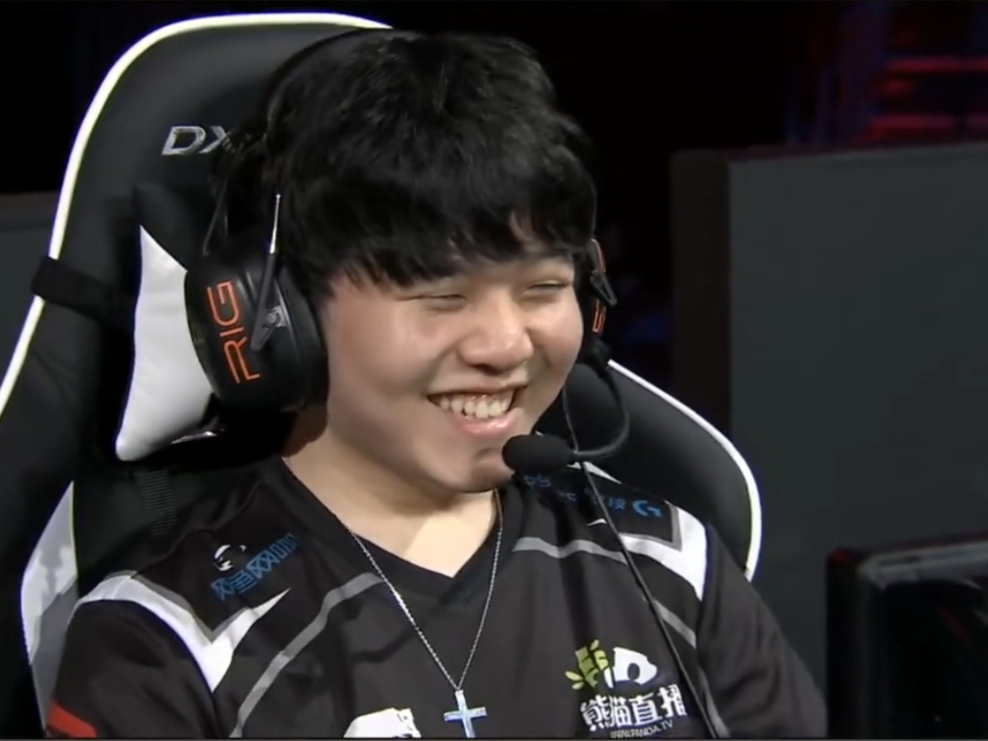Rookie在C9比赛中战术调整，败北引发热议！(rookie小钰婚纱照)